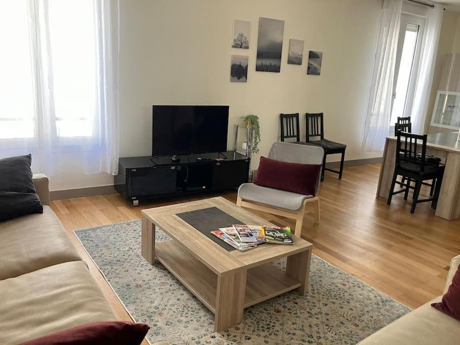 Appartement Spacieux En Centre Ville วอนดูม ภายนอก รูปภาพ