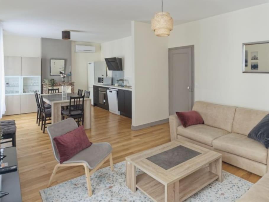 Appartement Spacieux En Centre Ville วอนดูม ภายนอก รูปภาพ